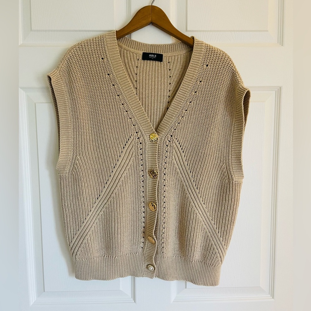 Able Vest - image 8